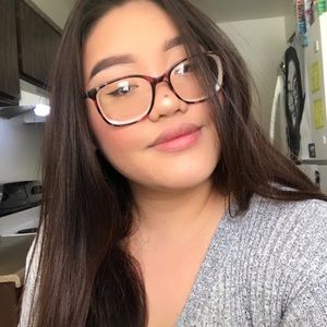 Meet your Posher, Adrianne